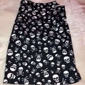 black skull skirt (hottopic)